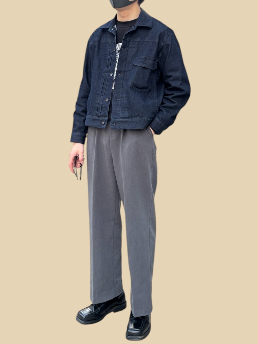 「春めき満開コーデ、デニムジャケット、スラックス、休日スタイル、春コーデ、春、大人ファッション、UNIQLO、ユニクロ、Dr.Martens」｜「ADD SEOULの【ADD SEOUL】BELT STITCH EXTRA SUPER WIDE SLACKS / ベルト ステッチ エクストラ スーパー ワイド スラックス パンツ（スラックス、グレー系）」を使った、MyTさん（メンズ・177cm）の春コーディネートの1枚目の写真