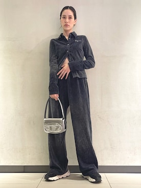 「DIESEL（ディーゼル）のアイテム（ハンドバッグ）」を使った、北川 七海 (DIESEL)さん（レディース・166cm）の秋コーディネート