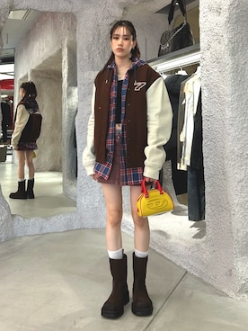 「DIESEL（ディーゼル）のアイテム（ショルダーバッグ）」を使った、北川 七海 (DIESEL)さん（レディース・166cm）の秋コーディネート