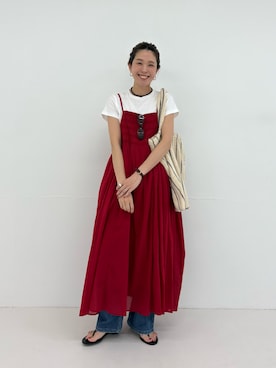 「URBAN RESEARCH（アーバンリサーチ）のコットンギャザーキャミワンピース（ワンピース、レッド系）」を使った、岡本さん（レディース・167cm）の春コーディネート