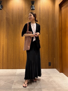 「アイテム（テーラードジャケット）」を使った、岡本さん（レディース・167cm）の夏コーディネート