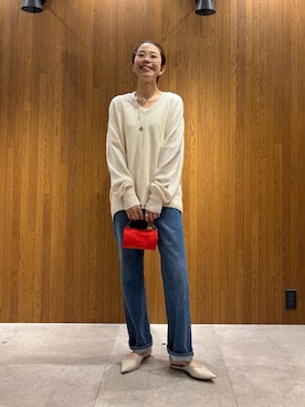 「URBAN RESEARCH（アーバンリサーチ）のnew basic　WASHI WOOL V-NECK KNIT（ニット/セーター、ベージュ系）」を使った、岡本さん（レディース・167cm）の秋コーディネート