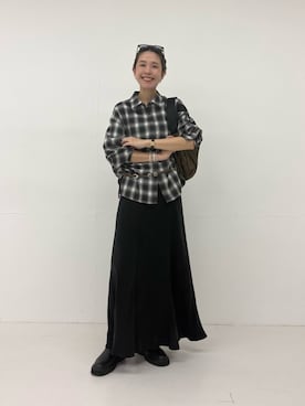 「URBAN RESEARCH（アーバンリサーチ）のキュプラバイアススカート（スカート、ブラック系）」を使った、岡本さん（レディース・167cm）の秋コーディネート