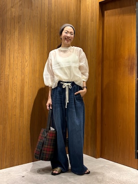 「アイテム（ヘアバンド）」を使った、岡本　有以さん（レディース・167cm）の夏コーディネート