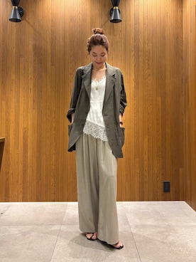 「URBAN RESEARCH（アーバンリサーチ）のレースアシメキャミソール（キャミソール、ホワイト系）」を使った、岡本さん（レディース・167cm）の夏コーディネート