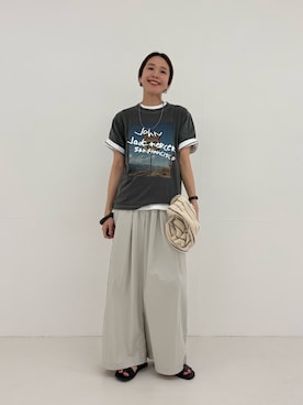 「URBAN RESEARCH（アーバンリサーチ）の『UR TECH』ギャザーワイドパンツ（その他パンツ、グレー系）」を使った、岡本さん（レディース・167cm）の春コーディネート