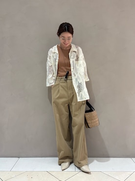 「URBAN RESEARCH（アーバンリサーチ）のESTHE　OVERSIZED SHEER LACE SHIRTS（シャツ/ブラウス、ホワイト系）」を使った、岡本さん（レディース・167cm）の春コーディネート