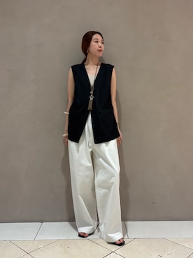 「URBAN RESEARCH（アーバンリサーチ）のチノイージーパンツ（その他パンツ、ホワイト系）」を使った、岡本さん（レディース・167cm）の春コーディネート