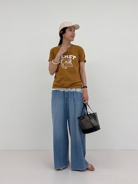 「URBAN RESEARCH（アーバンリサーチ）の『3サイズ展開』綿麻デニムイージーパンツ（デニムパンツ、ブルー系）」を使った、岡本さん（レディース・167cm）の春コーディネート