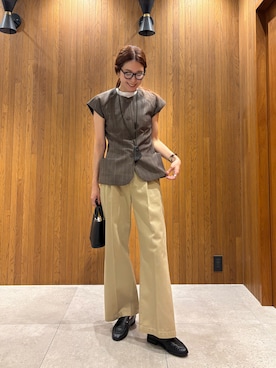「アイテム（ローファー）」を使った、岡本さん（レディース・167cm）の秋コーディネート