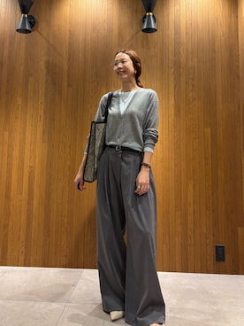 「URBAN RESEARCH（アーバンリサーチ）のウールブレンドレイヤードデザインニット（ニット/セーター、グレー系）」を使った、岡本さん（レディース・167cm）の秋コーディネート