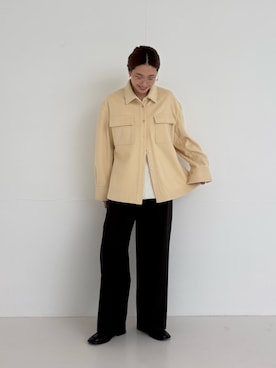 「URBAN RESEARCH（アーバンリサーチ）のアイテム（メガネ）」を使った、岡本さん（レディース・167cm）の秋コーディネート