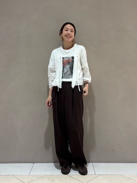 「URBAN RESEARCH（アーバンリサーチ）のPicchi Nia　SOFT FRILL WHITE（シャツ/ブラウス、ホワイト系）」を使った、岡本さん（レディース・167cm）の夏コーディネート