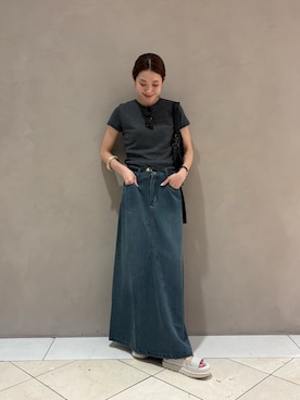 「URBAN RESEARCH（アーバンリサーチ）のnew basic　WASHABLE WOOL BABY T-SHIRTS（Tシャツ/カットソー、グレー系）」を使った、岡本さん（レディース・167cm）の春コーディネート