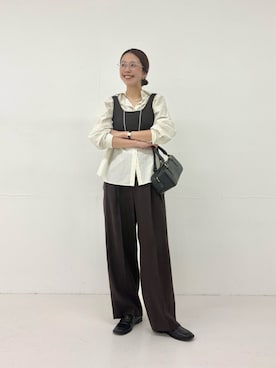 「URBAN RESEARCH（アーバンリサーチ）のダブルクロスキュプラパンツ（その他パンツ、ブラウン系）」を使った、岡本さん（レディース・167cm）の秋コーディネート