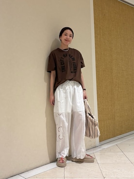 「URBAN RESEARCH（アーバンリサーチ）のカットワークレースイージーパンツ（その他パンツ、ホワイト系）」を使った、岡本さん（レディース・167cm）の春コーディネート