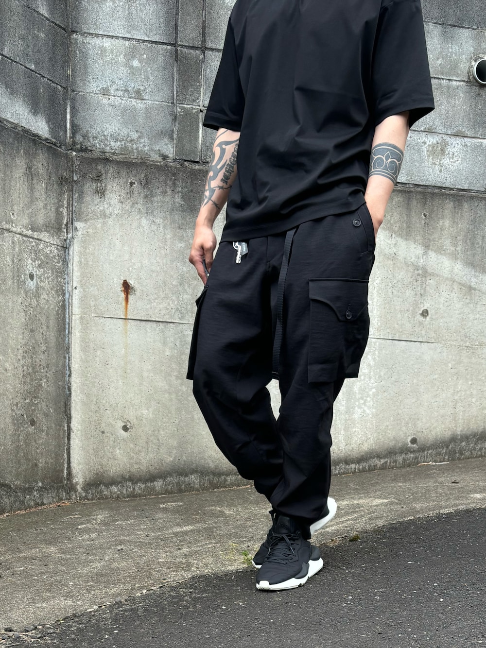 Y　コーデ変更ページ Y-3のカーゴパンツを使ったメンズ人気ファッションコーディネート