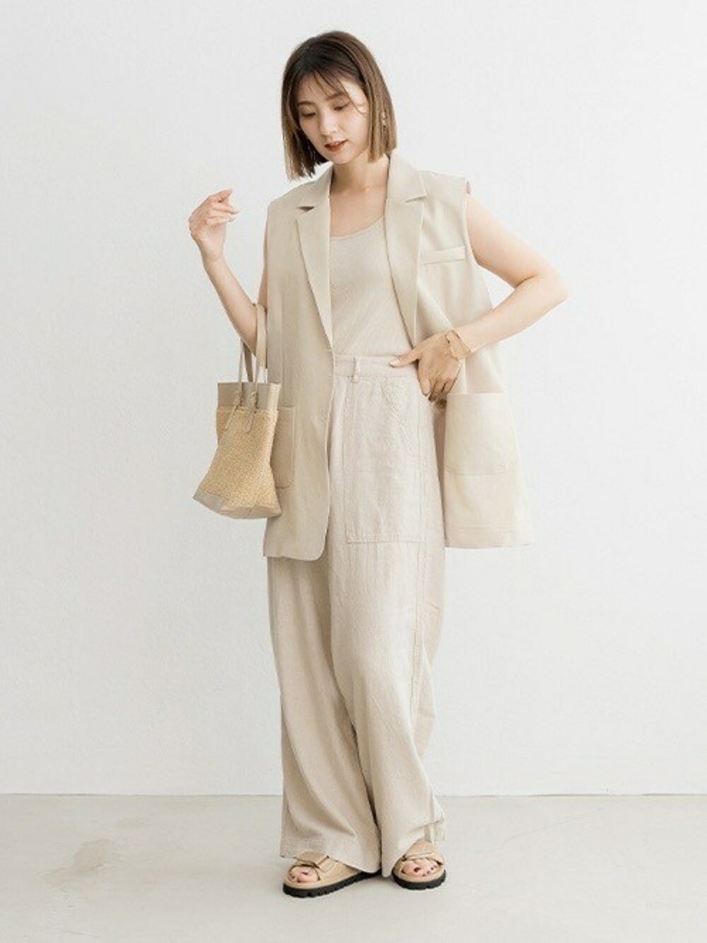 「ZAKKA-BOXのサラッと涼しいジレ（ベスト、ベージュ系）」を使った、ZAKKA-BOX officialさん（レディース・163cm）の夏コーディネートの1枚目の写真