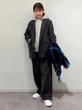 「アイテム（ストール/ショール、ブラック系）」を使った、fuuさん（レディース・154cm）の秋コーディネート