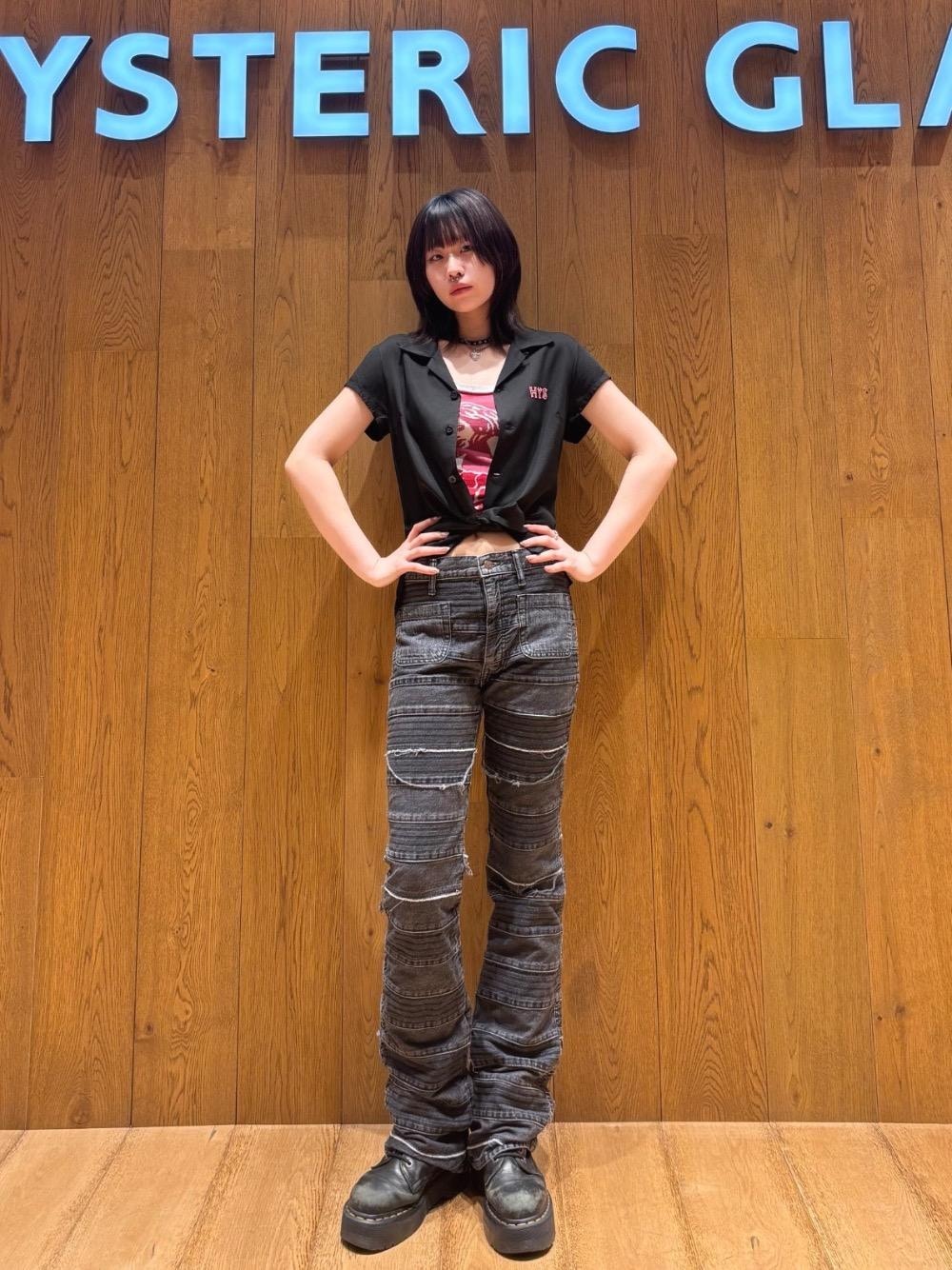 HYSTERIC GLAMOUR スクラッチフレアデニムパンツ ツギハギデニム HYSTERIC GLAMOUR（ヒステリックグラマー）の「USED加工デニム