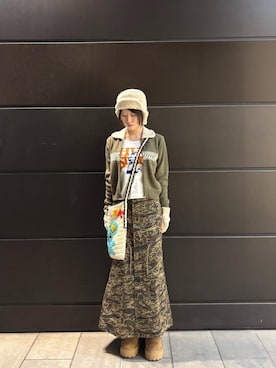 「アイテム（スリッポン）」を使った、ユウさん（レディース・168cm）の秋コーディネート