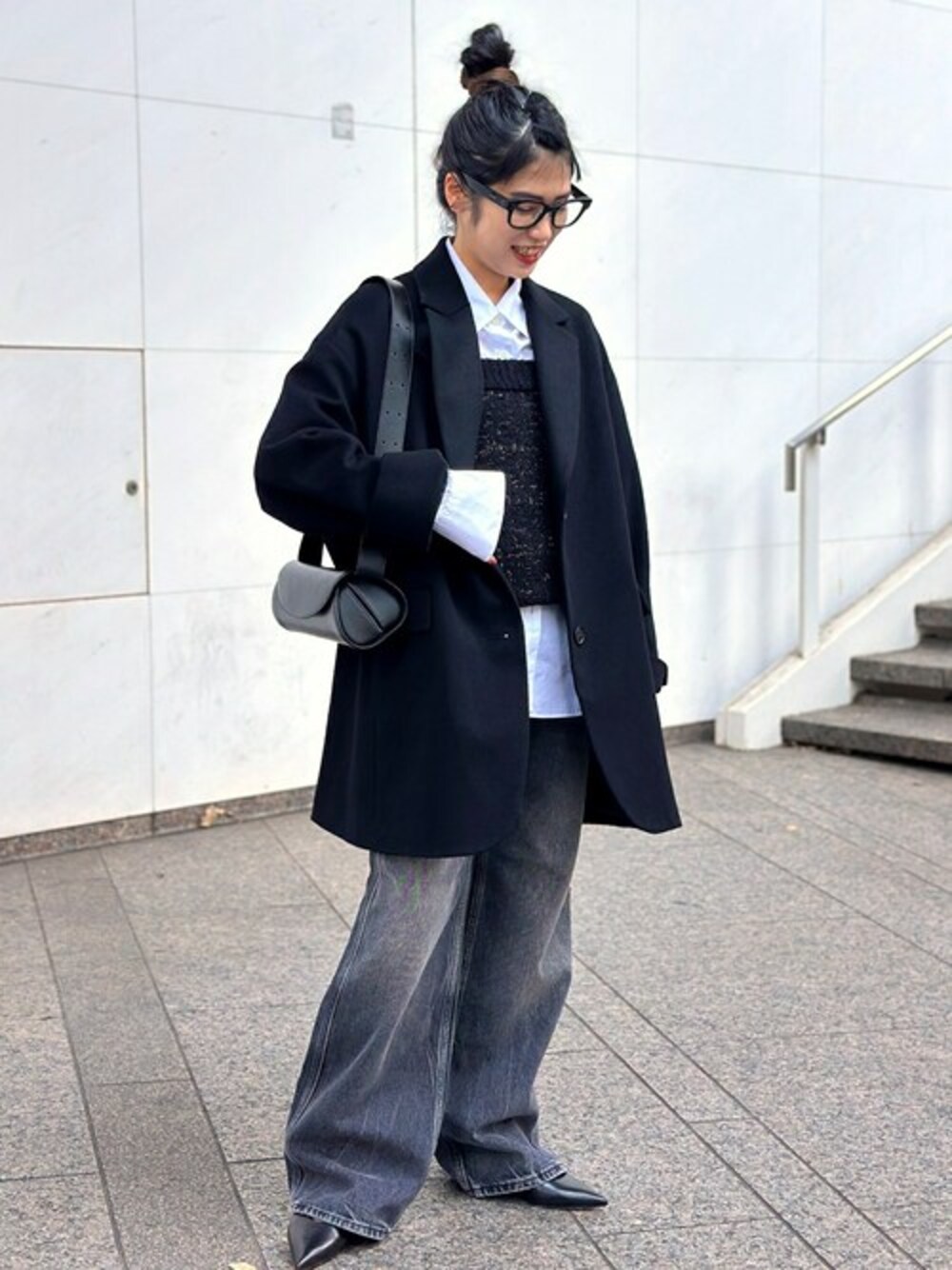「デニム、ビスチェ、ジャケットコート、コートスタイル、APSTUDIO、エーピーストゥディオ」｜「AP STUDIOのOver-sized Jacket Coat（その他アウター、ブラック系）」を使った、OOHIRAさん（レディース・153cm）の秋コーディネートの1枚目の写真