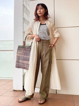 「アイテム（トートバッグ、ブルー系）」を使った、新谷さん（レディース・157cm）の春コーディネート
