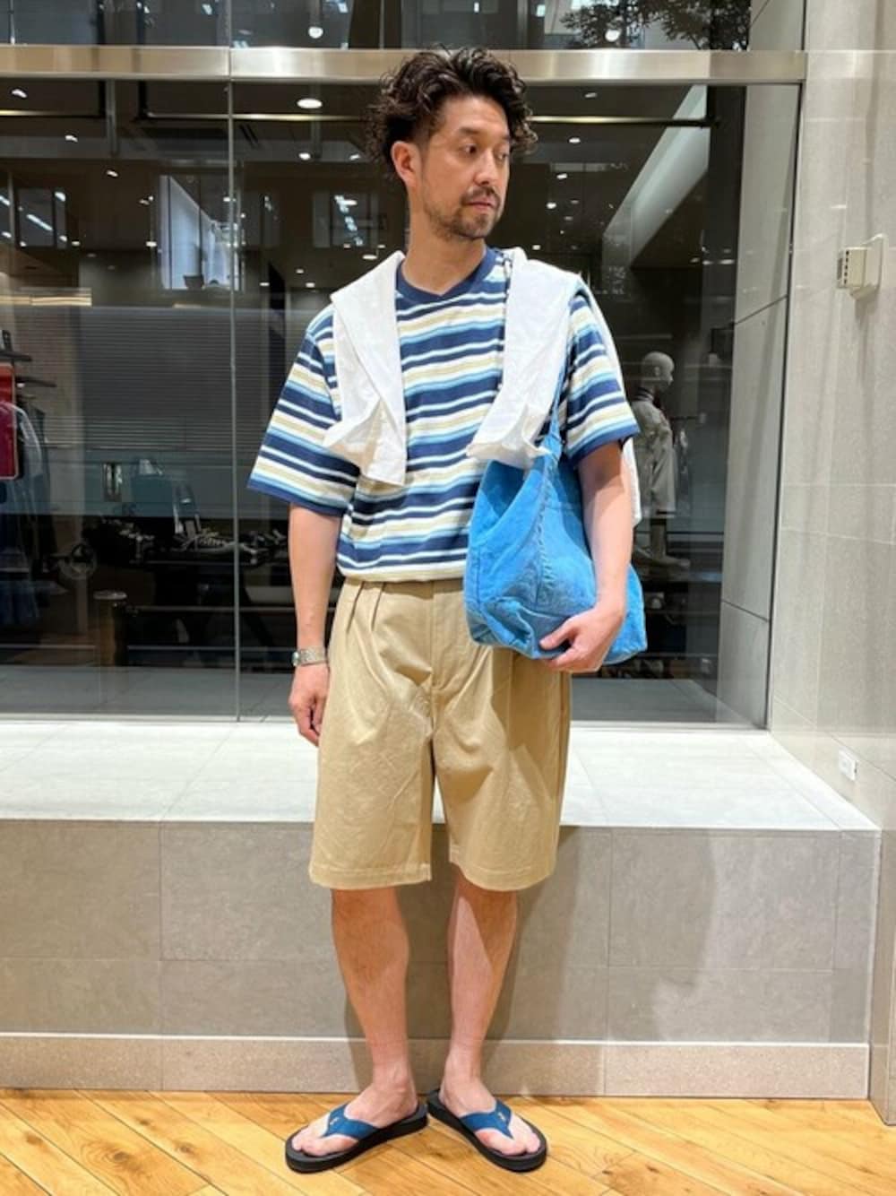 「シップス、休日スタイル、SHIPS、マリン、夏コーデ、リゾートスタイル」｜「KIFFEの【SHIPS別注】KIFFE: 2タック コットン グルカショーツ（その他パンツ、ベージュ系）」を使った、佐藤さん（メンズ・173cm）の夏コーディネートの1枚目の写真