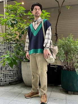 「アイテム（ベスト、ブルー系）」を使った、佐藤さん（メンズ・173cm）の秋コーディネート