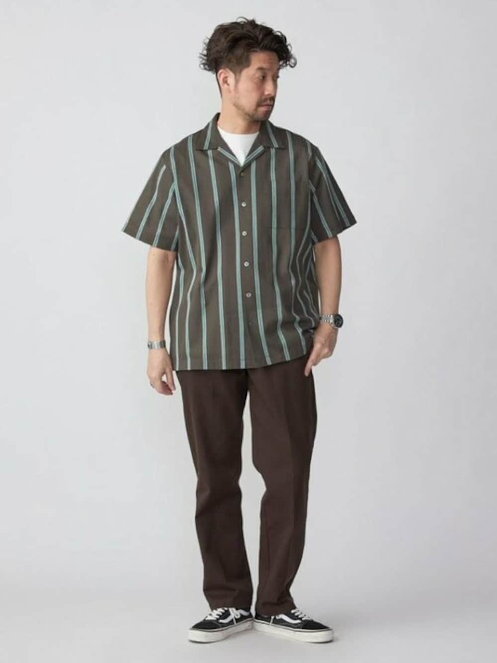 「シップス、SHIPS、ディッキーズ(Dickies)、半袖シャツ、ストライプ柄、オープンカラーシャツ」｜「SHIPSのSHIPS: シルケット ラッセル ストライプ オープンカラー シャツ（シャツ/ブラウス、グリーン系）」を使った、佐藤さん（メンズ・173cm）の夏コーディネートの1枚目の写真