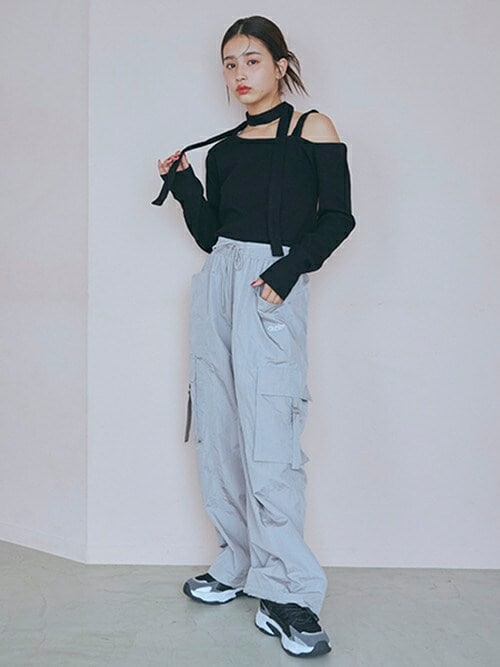 ZARA メタリック カーゴパンツ シルバー S シャイニー ZARA メタリック カーゴパンツ シルバー S シャイニー - メルカリ