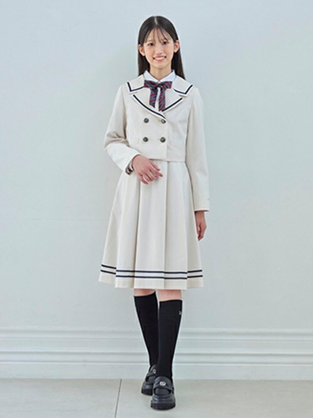 「ブラウス、女の子、イベントコーデ、秋コーデ、リボンタイ、ジュニア、セーラージャケット、mezzopianojunior、メゾピアノジュニア、スカートセットアップ」｜「mezzo piano Juniorのエンブレム刺しゅうブラウス（シャツ/ブラウス、ホワイト系）」を使った、Lovetoxicさん（キッズ・151cm）の秋コーディネートの1枚目の写真
