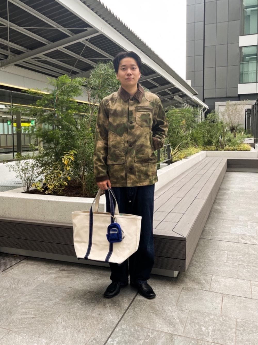 「トートバッグ、迷彩、フィールドコート、メンズファッション、エルエルビーン、llbeanjapan、BeanOutsider、llbeanstyling、LLbean」｜「L.L.Beanのボート・アンド・トート・バッグ、オープン・トップ ラージ（トートバッグ、ブルー系）」を使った、daichiさん（メンズ・178cm）の秋コーディネートの1枚目の写真