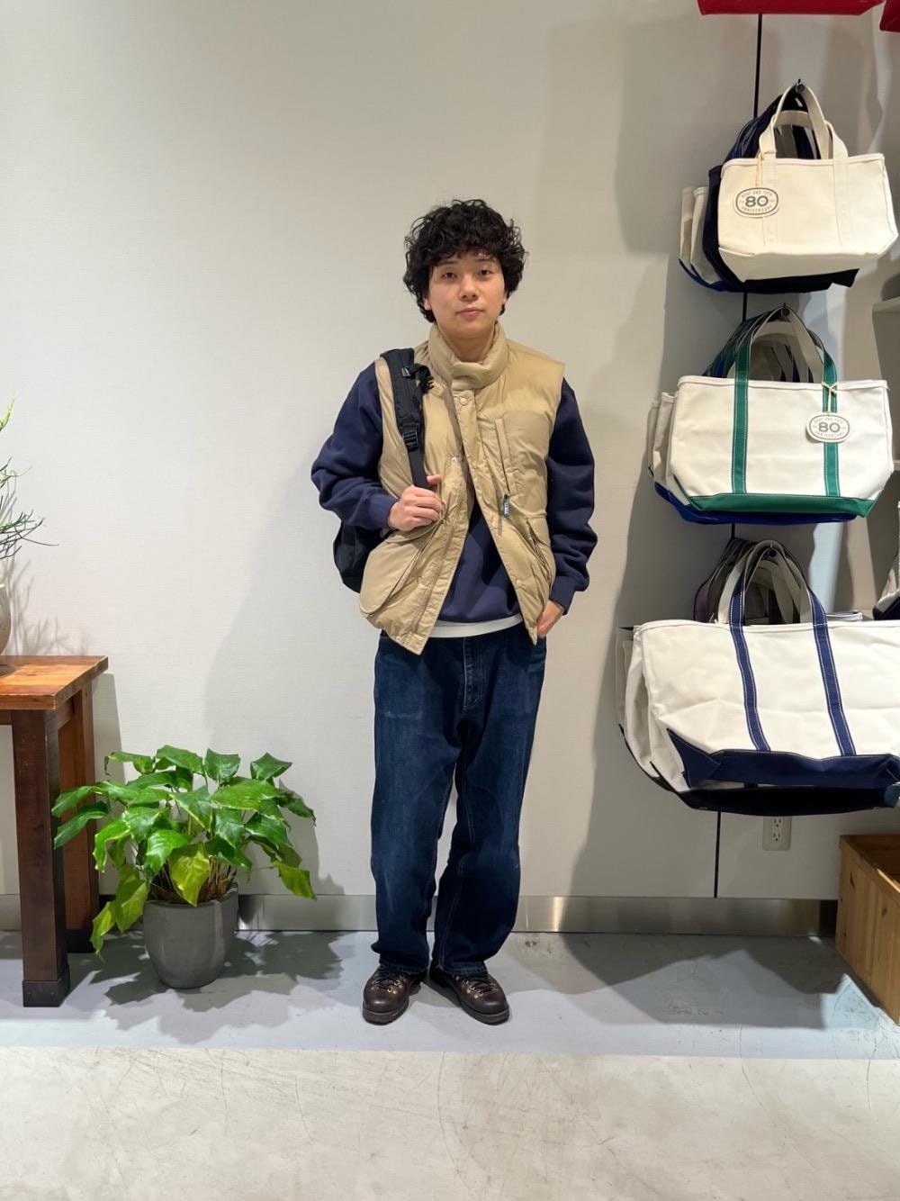 「アウター、ダウンベスト、アウトドア、メンズファッション、エルエルビーン、llbeanjapan、BeanOutsider、llbeanstyling、LLbean」｜「L.L.Beanのコンフォート・キャリー・ラップトップ・パック、28L（バックパック/リュック、ブラック系）」を使った、daichiさん（メンズ・178cm）の冬コーディネートの1枚目の写真