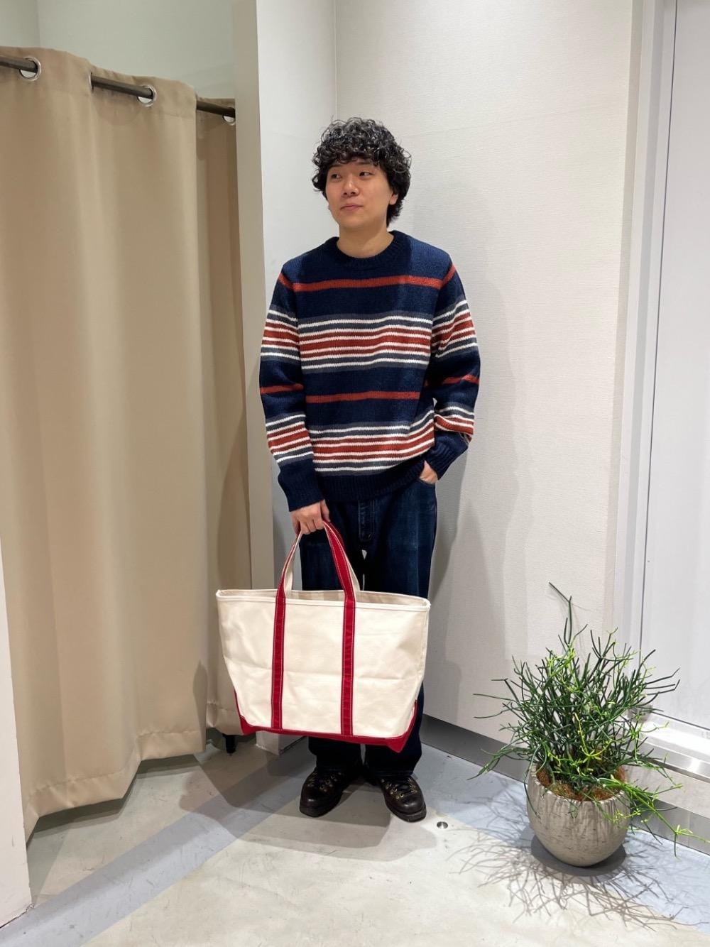 「セーター、ストライプ、90s、メンズコーデ、エルエルビーン、ラムウール、llbeanjapan、BeanOutsider、llbeanstyling、LLbean」｜「L.L.Beanのボート・アンド・トート・バッグ、オープン・トップ ラージ（トートバッグ、レッド系）」を使った、daichiさん（メンズ・178cm）の冬コーディネートの1枚目の写真