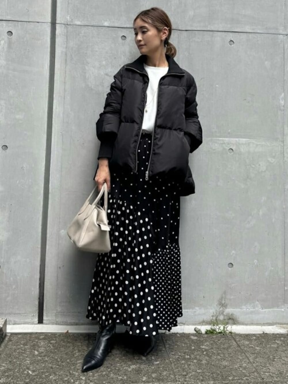 「ゆったり、体型カバー、ビアズリー、BEARDSLEY」｜「BEARDSLEYの【AW商品先行予約】ジップフレアダウン（ダウンジャケット/コート、ブラック系）」を使った、BEARDSLEYさん（レディース・158cm）の夏コーディネートの1枚目の写真