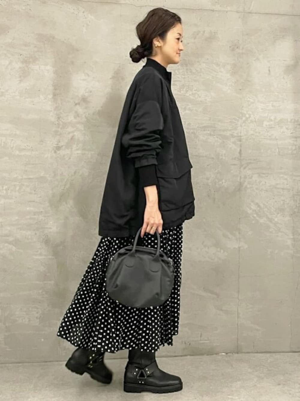 「ゆったり、体型カバー、ビアズリー、BEARDSLEY」｜「BEARDSLEYのNEWドットギャザーワンピース（ワンピース、ブラック系）」を使った、BEARDSLEYさん（レディース・166cm）の夏コーディネートの1枚目の写真
