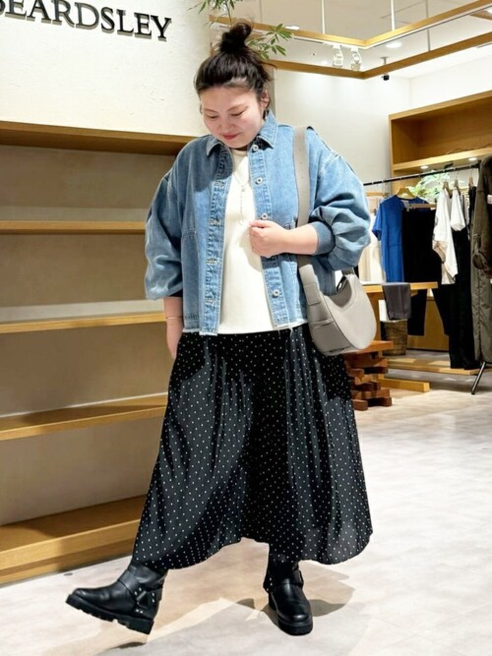 「ゆったり、体型カバー、ビアズリー、BEARDSLEY」｜「BEARDSLEYのハーフエンジニアブーツ（ブーツ、ブラック系）」を使った、BEARDSLEYさん（レディース・158cm）の夏コーディネートの1枚目の写真