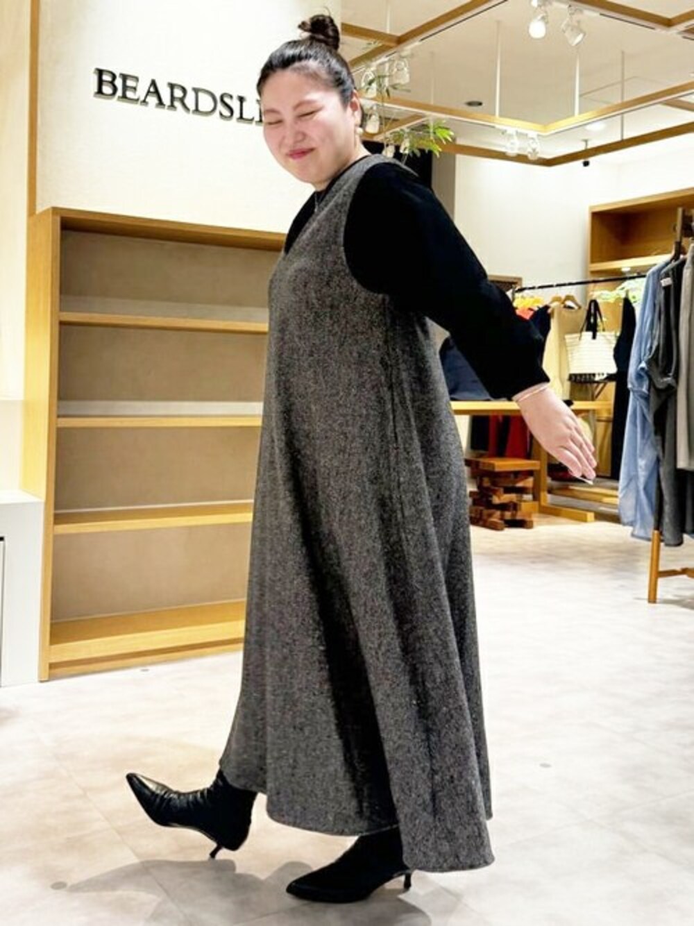 「ゆったり、体型カバー、ビアズリー、BEARDSLEY」｜「BEARDSLEYの《追加販売開始！》ラウンドミニボストンバック（ショルダーバッグ、ブラック系）」を使った、BEARDSLEYさん（レディース・158cm）の夏コーディネートの1枚目の写真