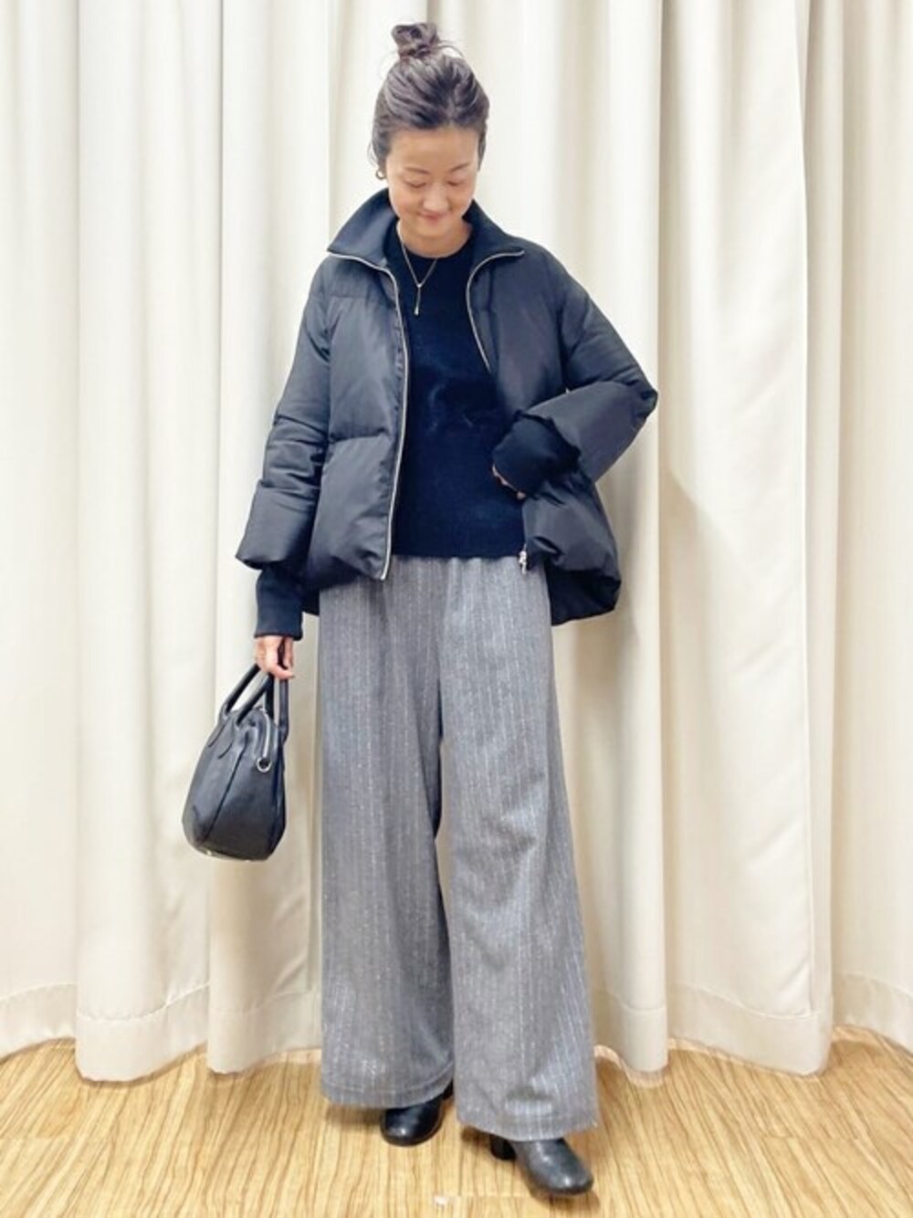 「ゆったり、体型カバー、ビアズリー、BEARDSLEY」｜「BEARDSLEYのカスレストライプウエストリブパンツ（その他パンツ、グレー系）」を使った、BEARDSLEYさん（レディース・166cm）の秋コーディネートの1枚目の写真