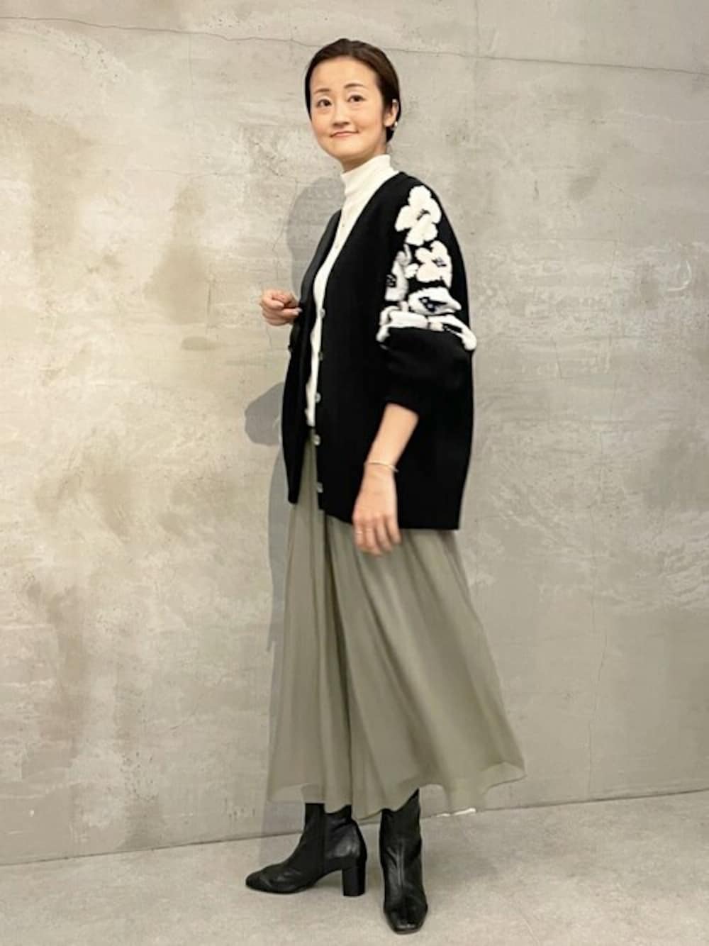 【24SS美品】定価4万✴︎BEARDSLEY 袖ジャガードカーディガン ブラック BEARDSLEY（ビアズリー）の「袖ジャガードカーディガン（カーディガン