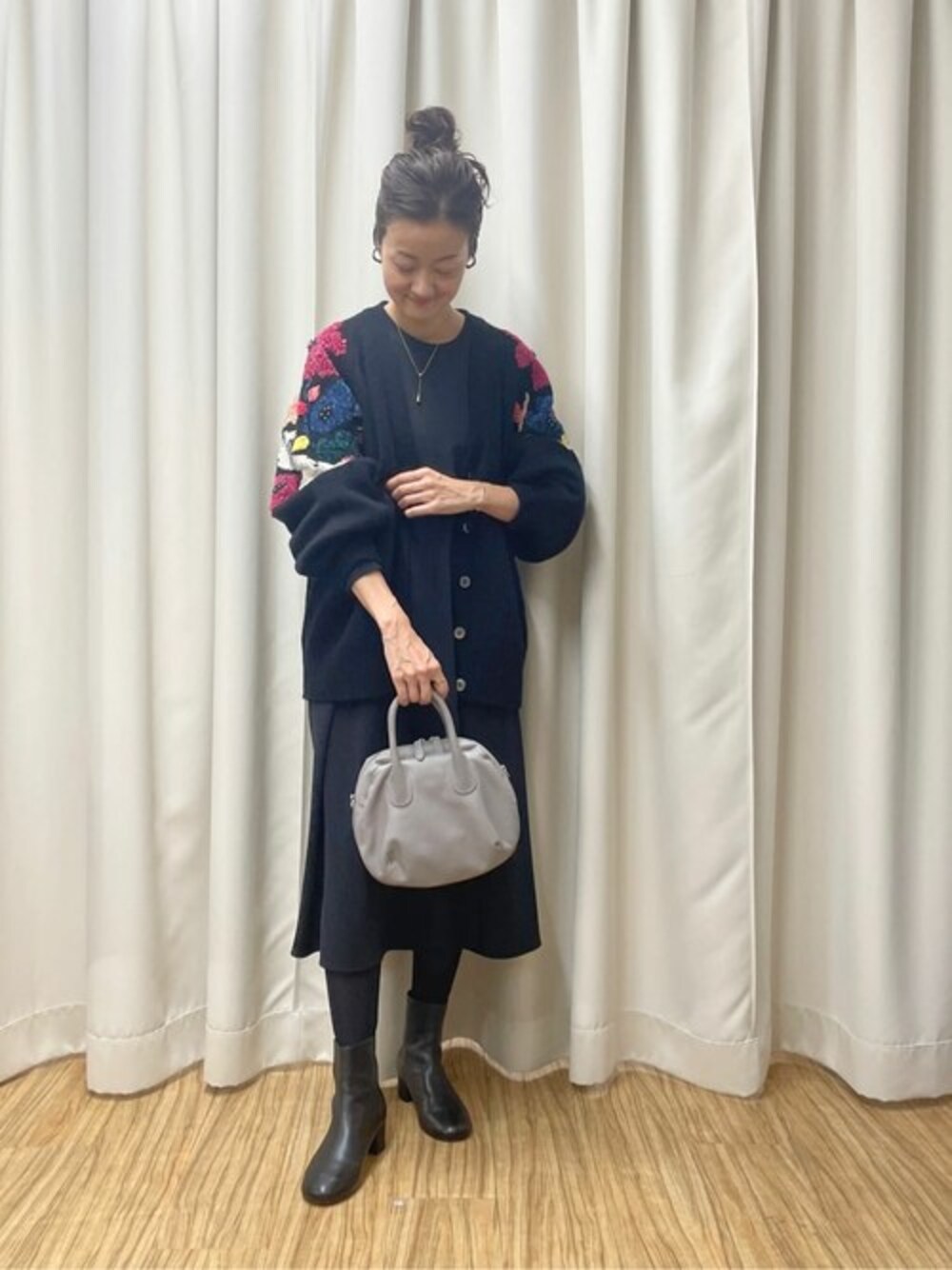 【24SS美品】定価4万✴︎BEARDSLEY 袖ジャガードカーディガン ブラック PICKUP】花ジャガードカーディガン - BEARDSLEY(ビアズリー)本部の