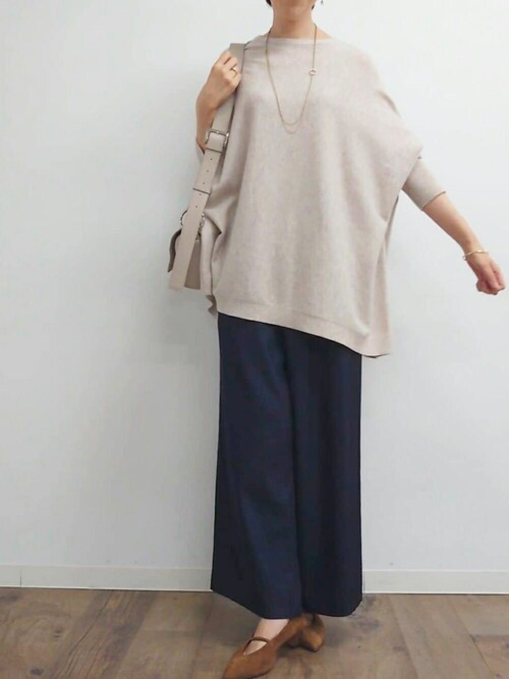 「ゆったり、体型カバー、ビアズリー、BEARDSLEY」｜「BEARDSLEYのマルチウエストリブパンツ（その他パンツ、ブルー系）」を使った、BEARDSLEYさん（レディース・164cm）の秋コーディネートの1枚目の写真