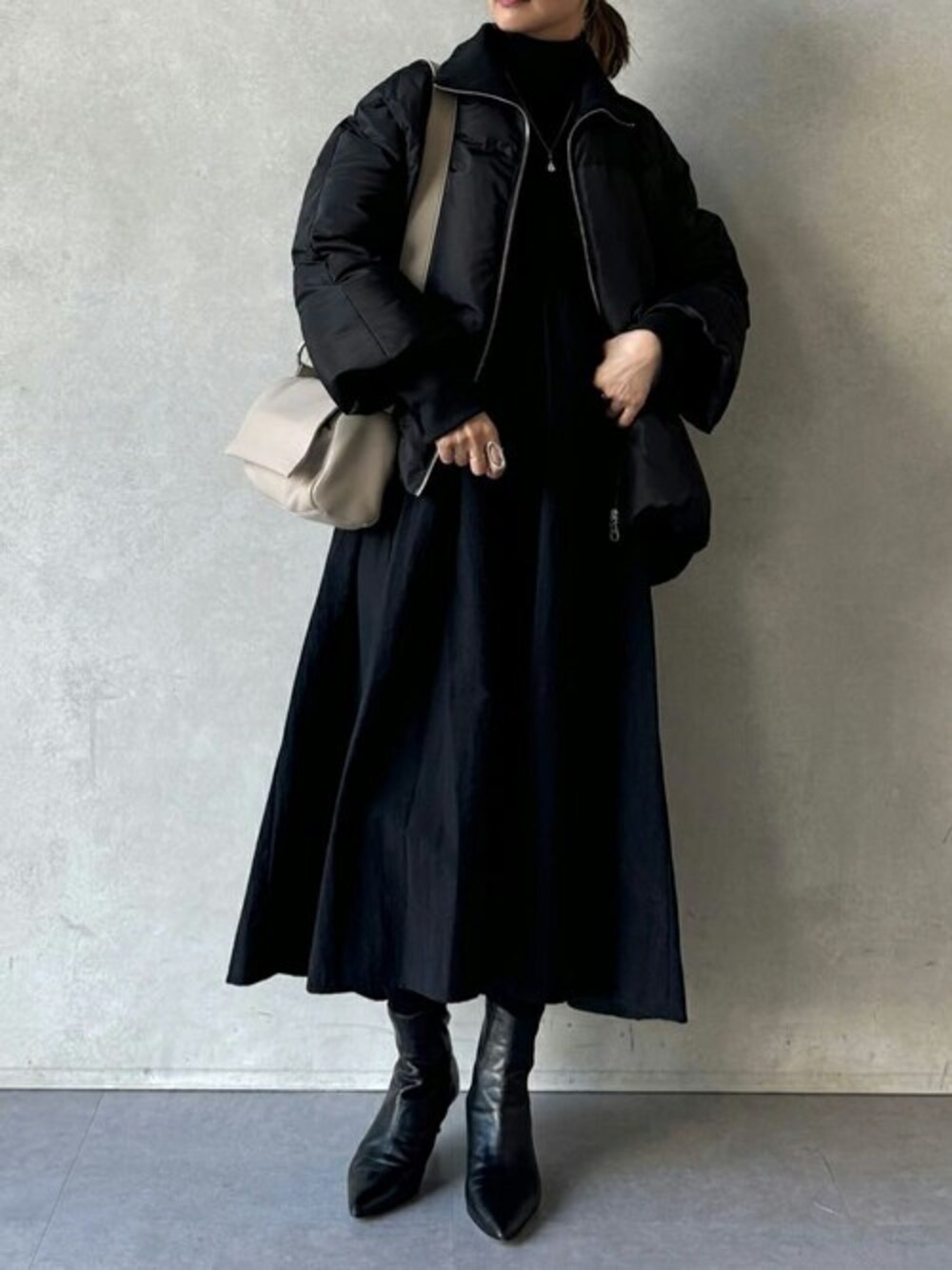 「ゆったり、体型カバー、ビアズリー、BEARDSLEY」｜「BEARDSLEYのジップフレアダウン（ダウンジャケット/コート、ブラック系）」を使った、BEARDSLEYさん（レディース・158cm）の秋コーディネートの1枚目の写真