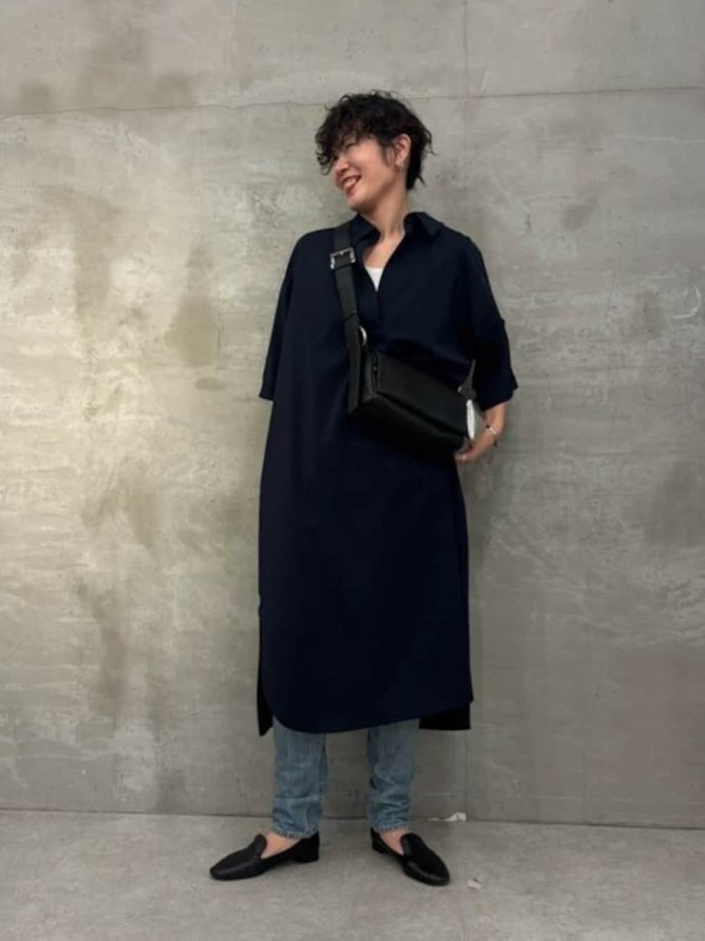 「高身長女子、ビアズリーワンピース、BEARDSLEYワンピース、ビアズリーバックオープンシャツワンピース」｜「BEARDSLEYのバックオープンシャツワンピ（ワンピース、ブルー系）」を使った、BEARDSLEYさん（レディース・171cm）の春コーディネートの1枚目の写真