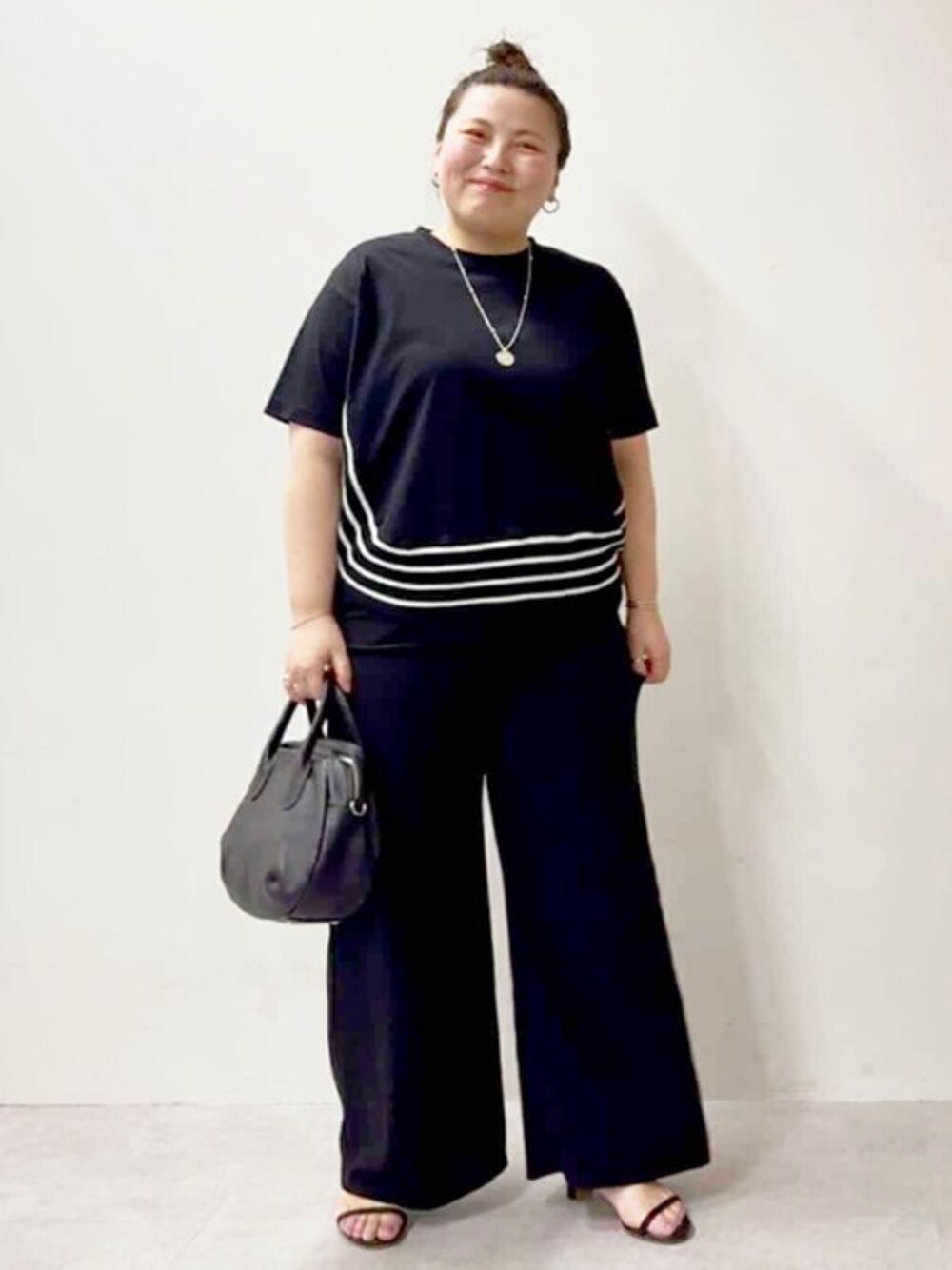 「ゆったり、体型カバー、ビアズリー、BEARDSLEY」｜「BEARDSLEYのニットコンビカットソー（Tシャツ/カットソー、ブラック系）」を使った、BEARDSLEYさん（レディース・158cm）の春コーディネートの1枚目の写真