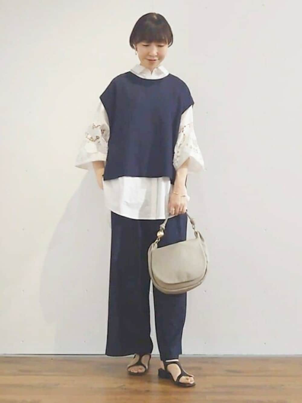 「ゆったり、体型カバー、ビアズリー、BEARDSLEY」｜「BEARDSLEYの袖レースシャツ（シャツ/ブラウス、ホワイト系）」を使った、BEARDSLEYさん（レディース・164cm）の春コーディネートの1枚目の写真