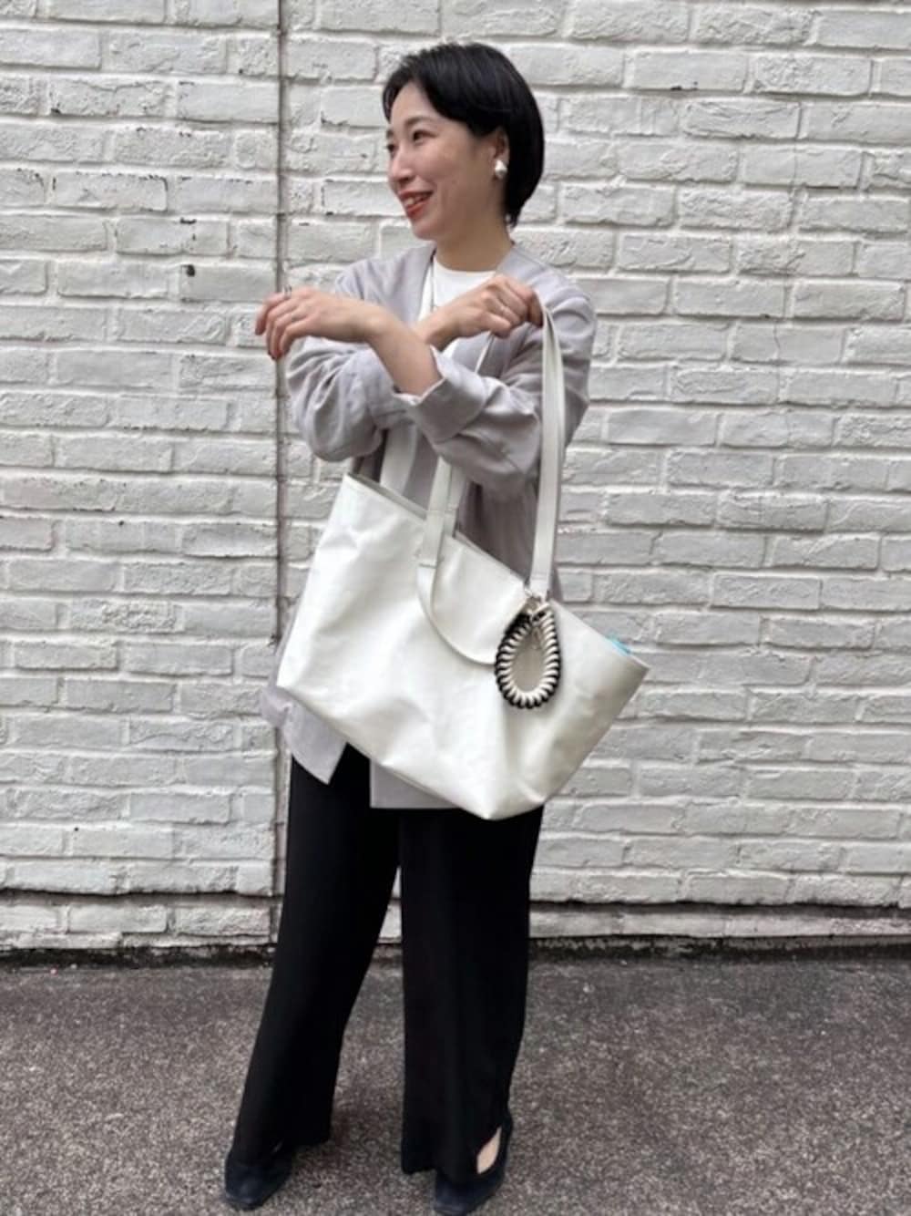 「ゆったり、体型カバー、ビアズリー、BEARDSLEY」｜「BEARDSLEYのリネンジャケット（ブルゾン、ベージュ系）」を使った、BEARDSLEYさん（レディース・157cm）の春コーディネートの1枚目の写真