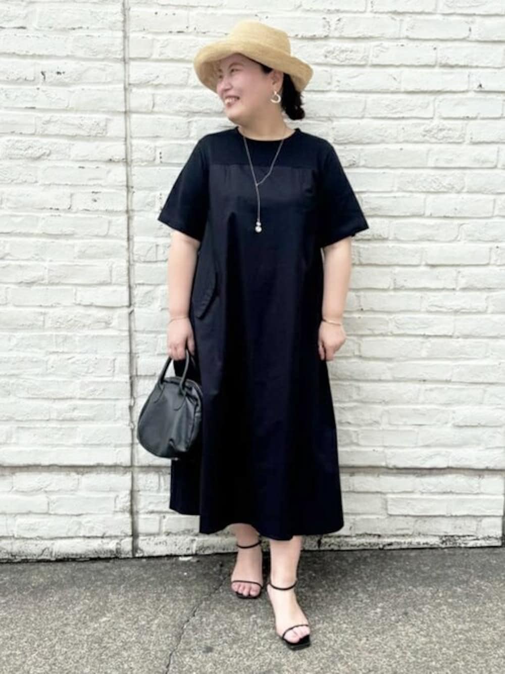 「ゆったり、体型カバー、ビアズリー、BEARDSLEY」｜「BEARDSLEYの《完売サイズ追加検討中》NEWカットコンビフレアワンピース（ワンピース、ブラック系）」を使った、BEARDSLEYさん（レディース・158cm）の春コーディネートの1枚目の写真