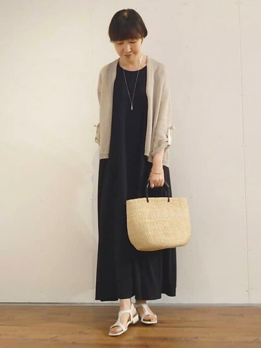 「ゆったり、体型カバー、ビアズリー、BEARDSLEY」｜「BEARDSLEYのリネンカーディガン（カーディガン/ボレロ、ベージュ系）」を使った、BEARDSLEYさん（レディース・164cm）の春コーディネートの1枚目の写真